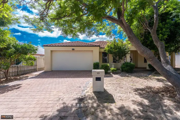 39 Adelphi Court, Marangaroo WA 6064