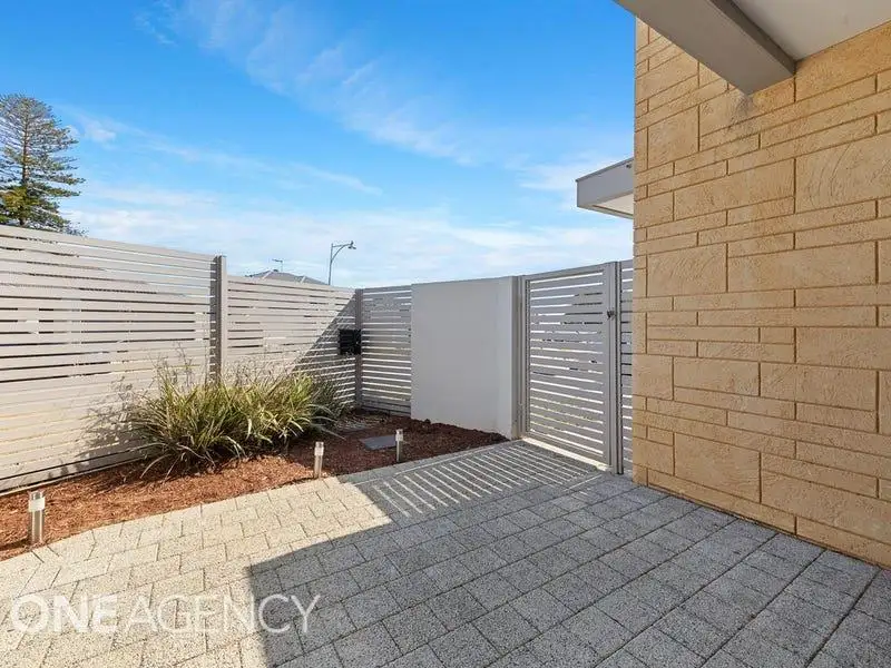 Main view of Homely house listing, 10/98 Entrance Road, Spearwood WA 6163