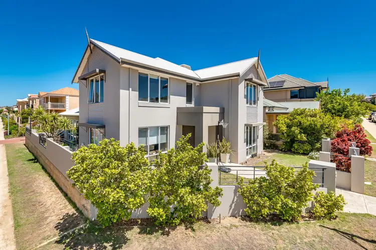 10 Moonflight Crescent, Iluka WA 6028
