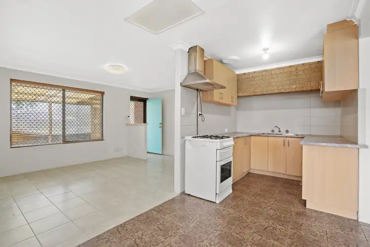 Sixth view of Homely house listing, 8 Camelot Place, Camillo WA 6111