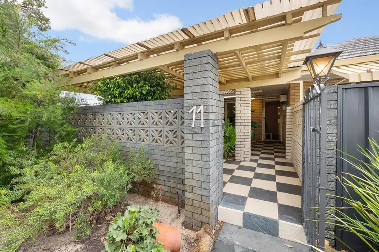 11 Bertram Street