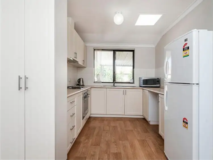 2/303 Wharf Street, Queens Park WA 6107