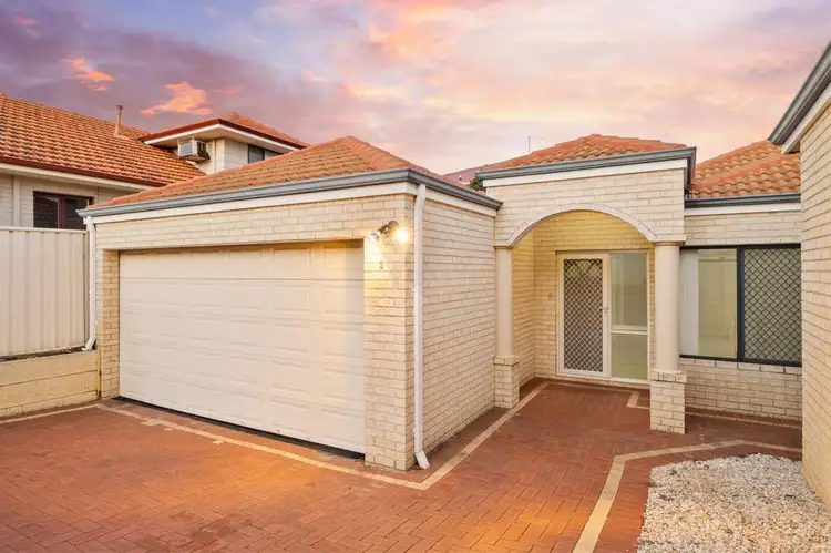 2/220a Royal Street, Yokine WA 6060