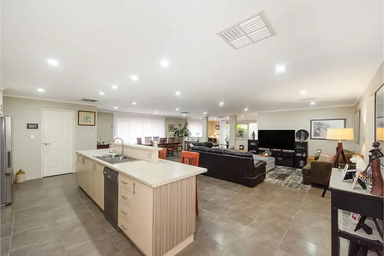 22 Columbia Parkway, Piara Waters WA 6112