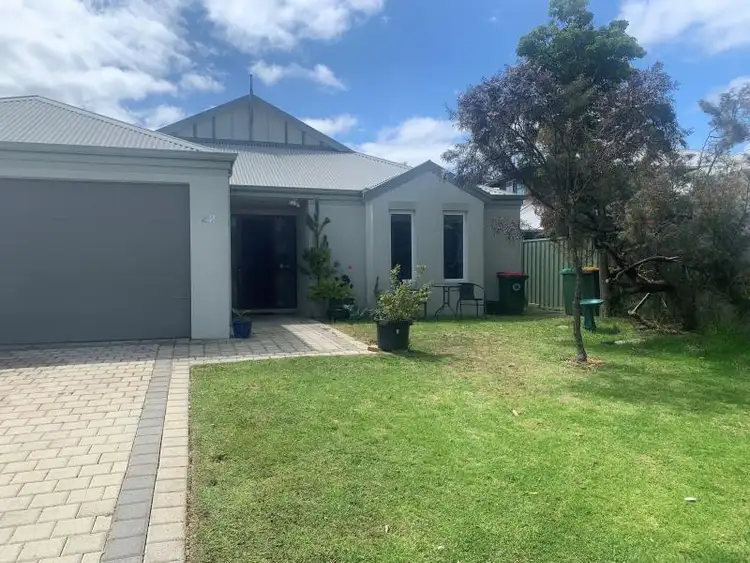 22 Leschenaultia Avenue