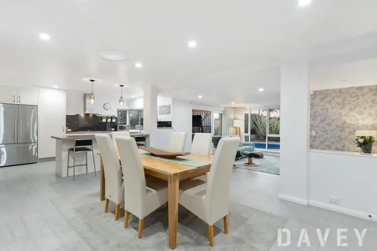 10 Oakapple Drive, Duncraig WA 6023
