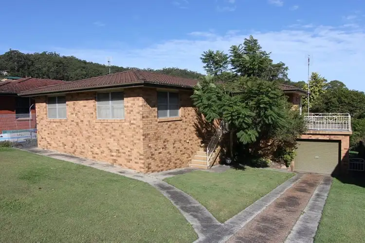 17 Berry Avenue, Green Point NSW 2251