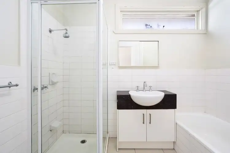 Fifth view of Homely unit listing, 2/300 Huntingdale Road, Mount Waverley VIC 3149