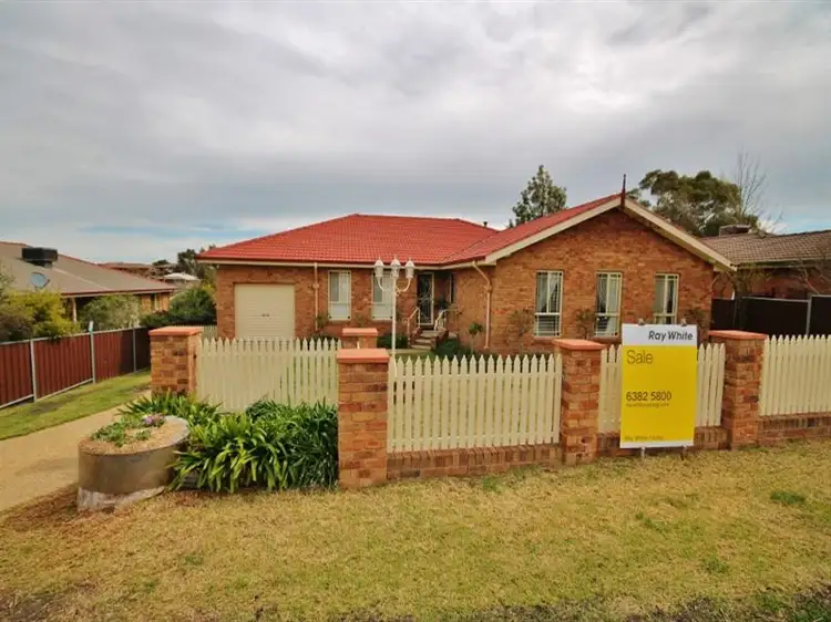 106 Blackett Avenue, Young NSW 2594