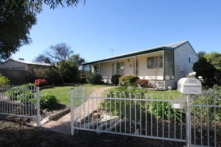 30 Court Street, Boorowa NSW 2586