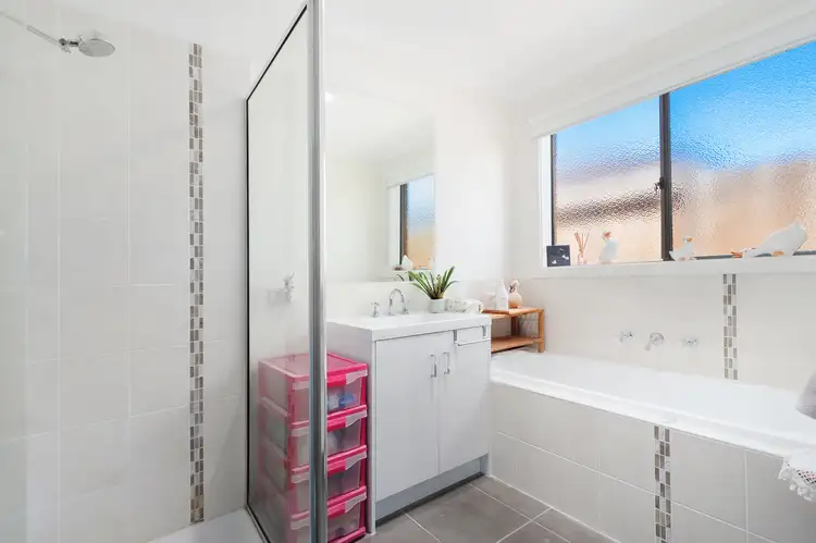 Fifth view of Homely house listing, 16/9 Shakespeare Court, Drouin VIC 3818