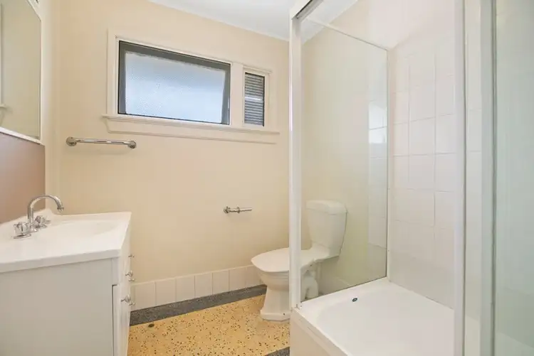 Fifth view of Homely unit listing, 2/18 Victor Street, Holland Park QLD 4121