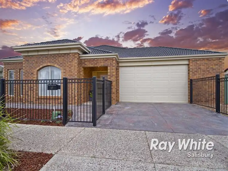 17 Chapman Court, Mawson Lakes SA 5095
