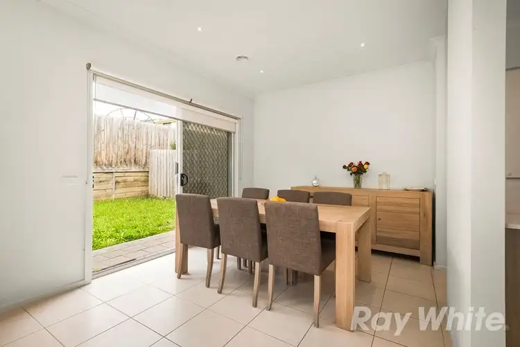 Fifth view of Homely townhouse listing, 27 Barrier Reef Circuit, Endeavour Hills VIC 3802