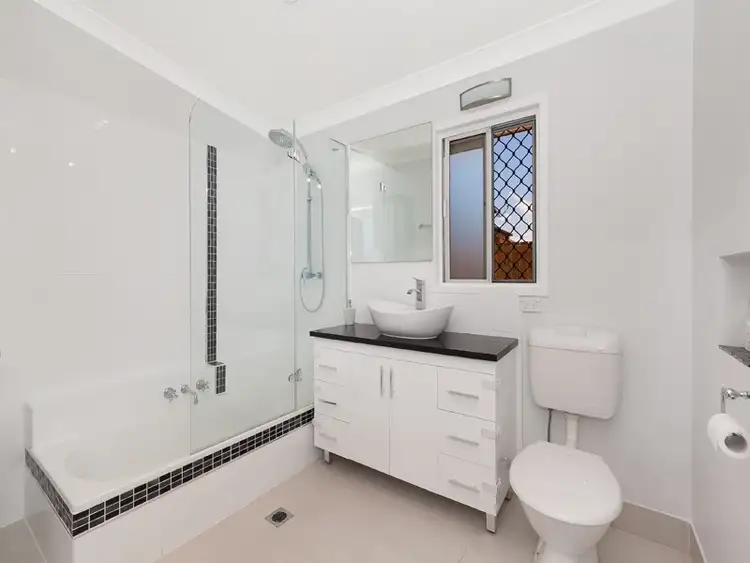 Fifth view of Homely unit listing, 4/11 Crichton Street, Yeerongpilly QLD 4105