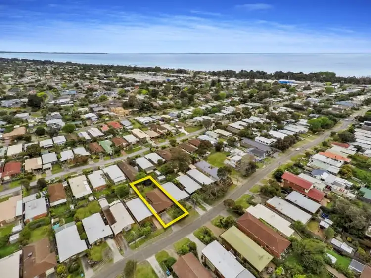 108 Third Avenue, Rosebud VIC 3939