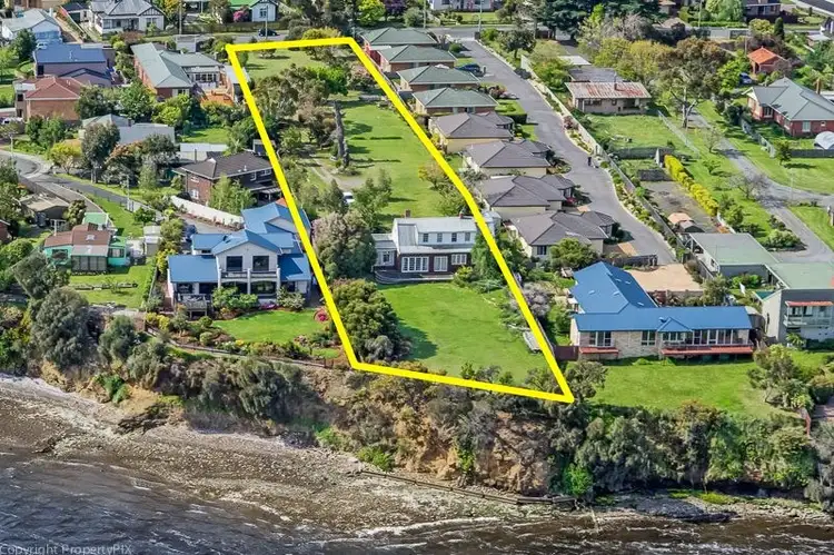 9 Talune Street, Lindisfarne TAS 7015