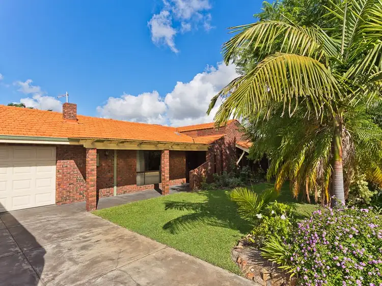 4 Rolland Court, Leeming WA 6149