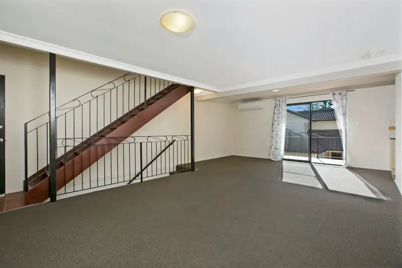 Main view of Homely townhouse listing, 1/10 Mcilwraith Avenue, Balmoral QLD 4171