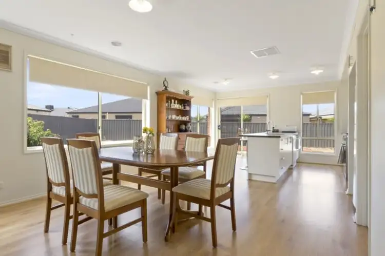 7 Meema Crescent, Manor Lakes VIC 3024