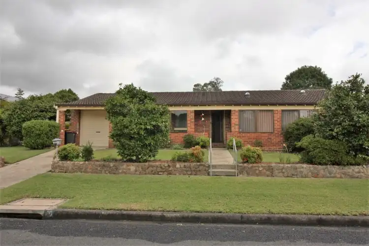 15 Fuchsia Crescent, Bomaderry NSW 2541
