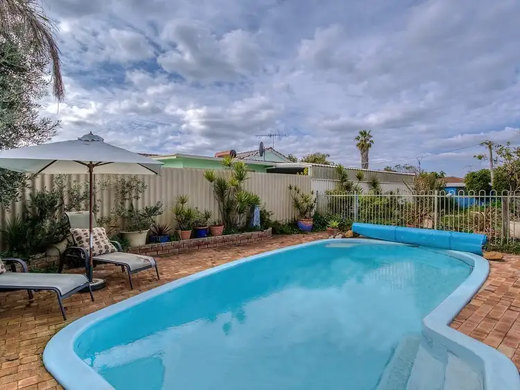 77 June Road, Safety Bay WA 6169