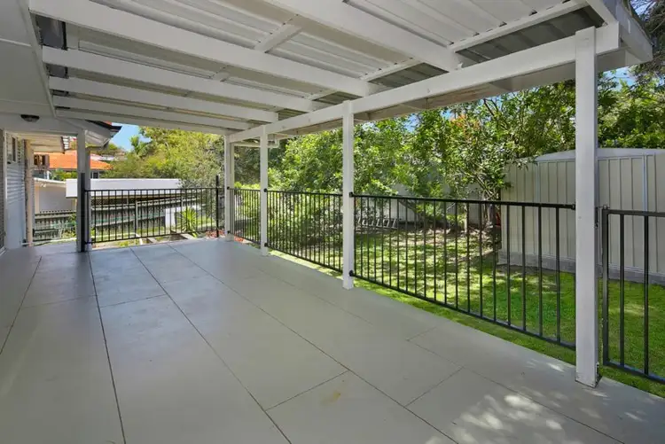 69 Roseneath Parade, Wynnum West QLD 4178