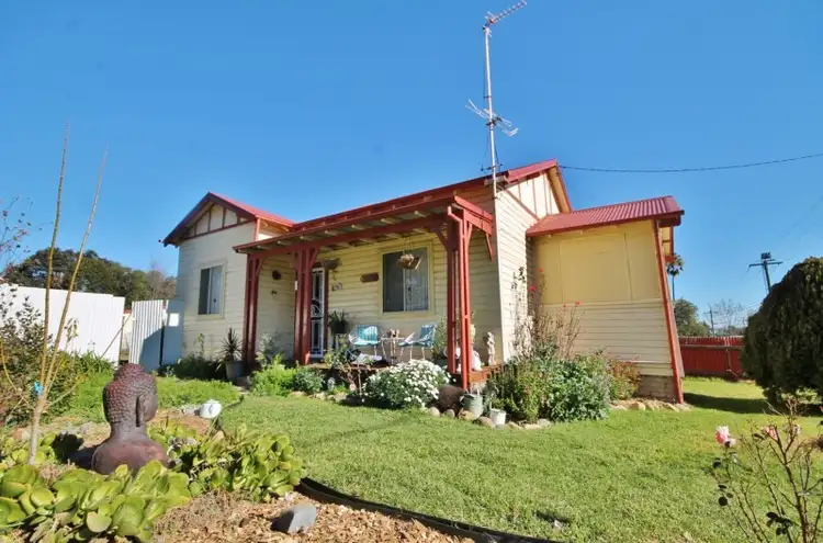 66 Berthong Street, Young NSW 2594