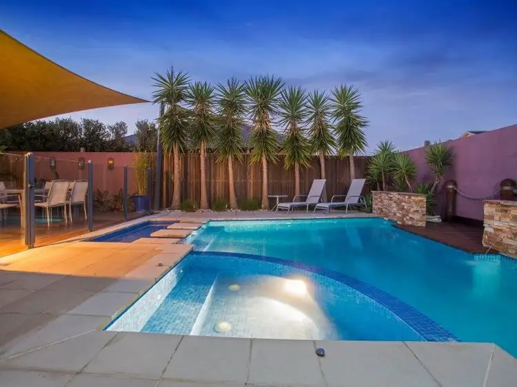 21 Island Point Avenue, Waterways VIC 3195