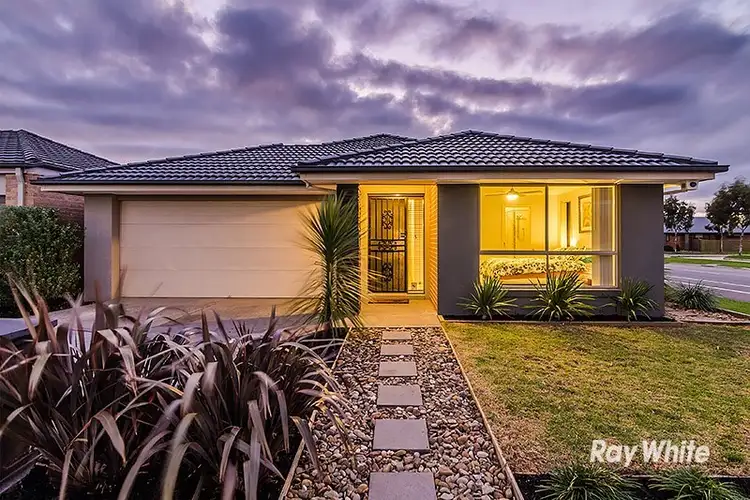 2 Sawgrass Way, Cranbourne West VIC 3977