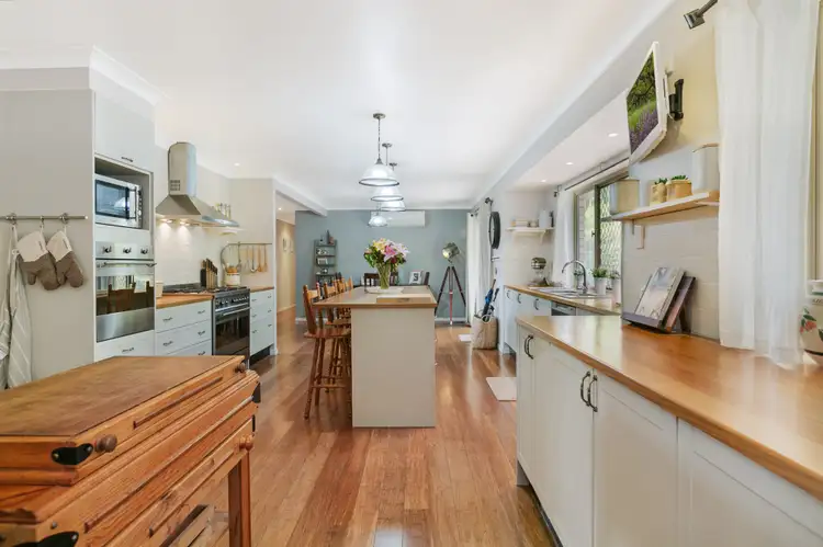 18 Milford Court, Eatons Hill QLD 4037