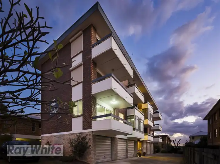 1/235 Cavendish Road, Coorparoo QLD 4151