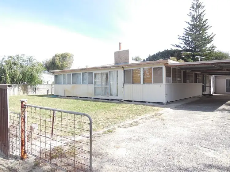 6 Wedge Avenue, Lancelin WA 6044