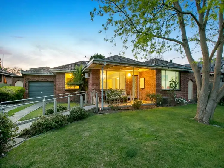 17 Downs Road, Seaford VIC 3198