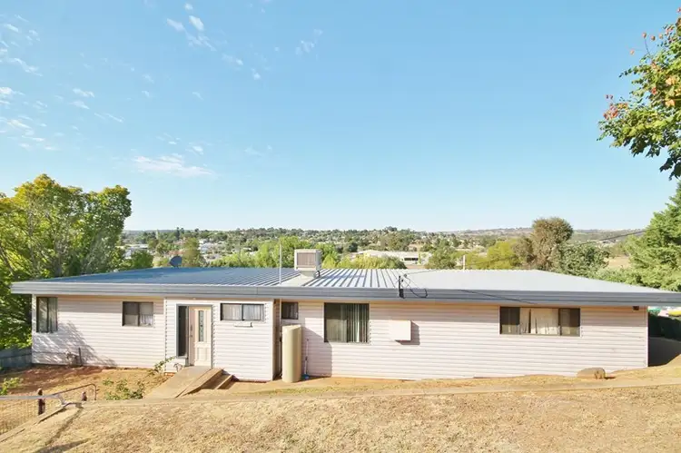 114 Edwards Street, Young NSW 2594