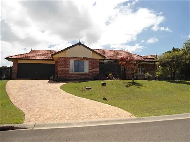 2 Trent Court, Sandstone Point QLD 4511