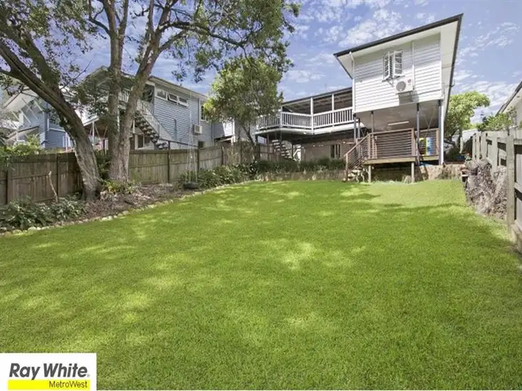 120 Taringa Parade, Indooroopilly QLD 4068