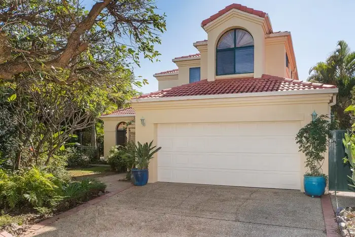 1645 Riverdale Court, Hope Island QLD 4212
