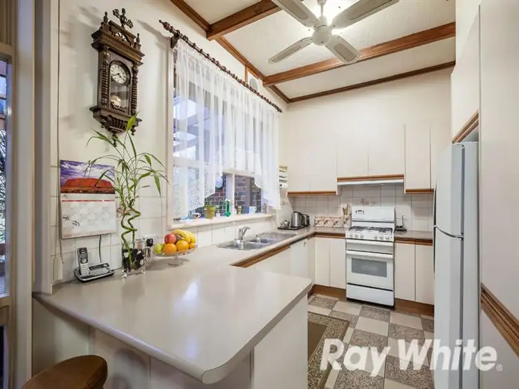 Second view of Homely house listing, 4 Paranda Court, Vermont VIC 3133
