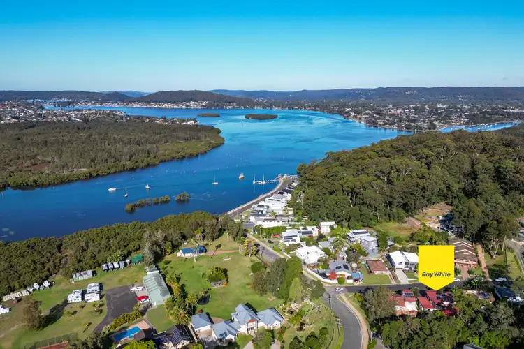 Second view of Homely house listing, 3 Kenneth Avenue, Saratoga NSW 2251