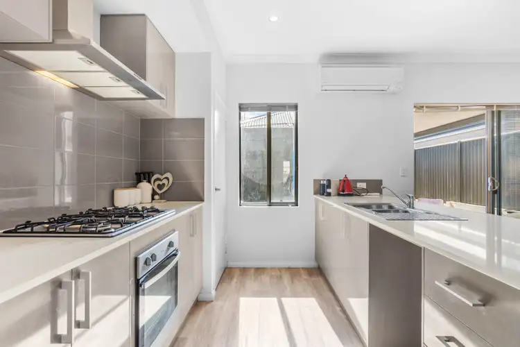 5 Cosmia Grove, Jindalee WA 6036