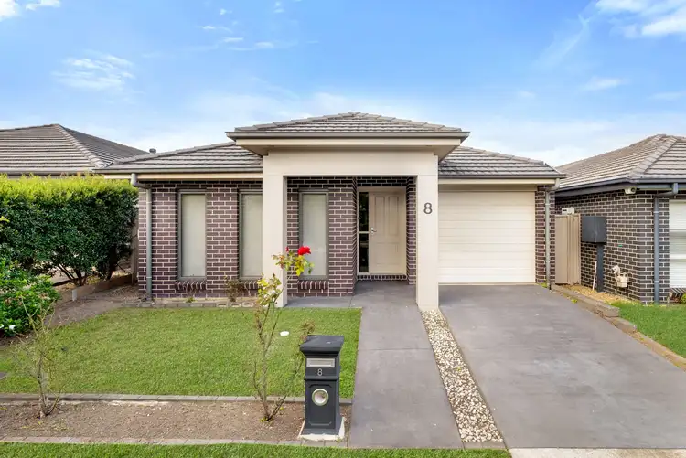 8 Binalong Street, Jordan Springs NSW 2747