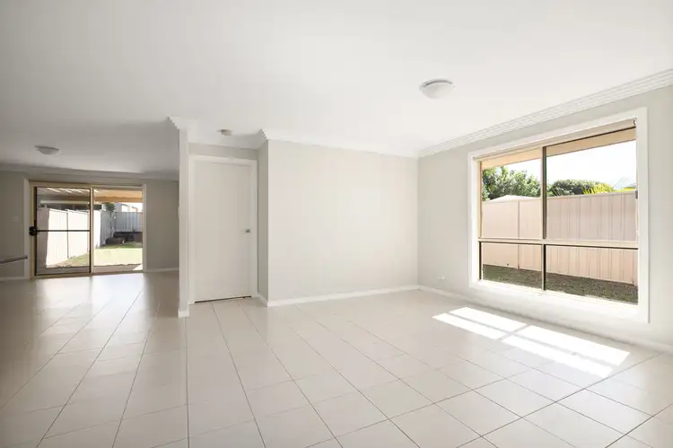 Sixth view of Homely house listing, 2/10 Moriarty Street, Emerald QLD 4720