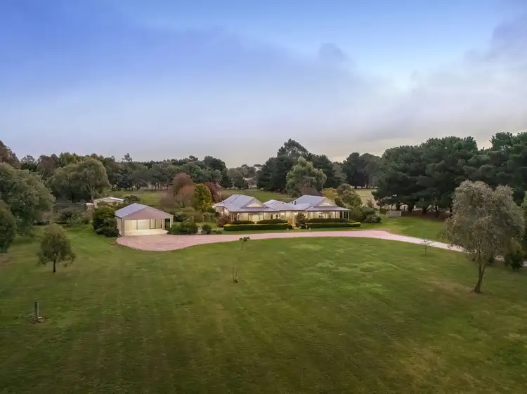 'Arila' 18 Tarrawarra Lane, Romsey VIC 3434