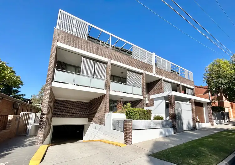 30-32 Tilba Street