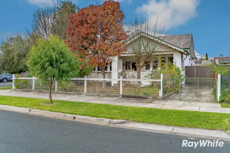 19 Havlin Street East