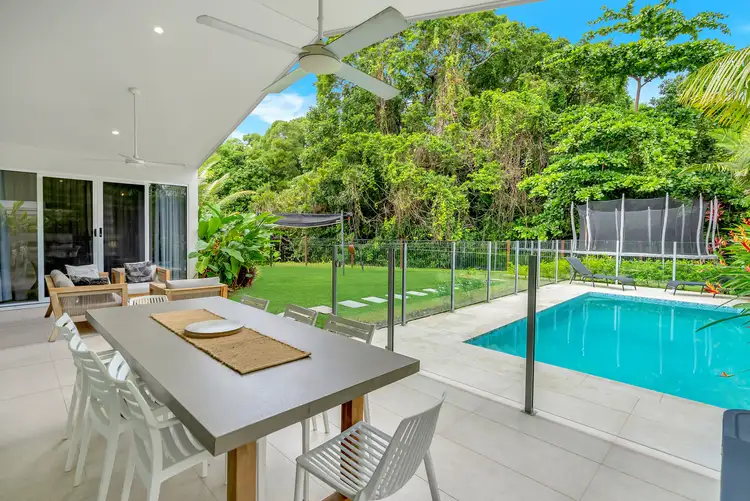 6 Latania Close, Palm Cove QLD 4879