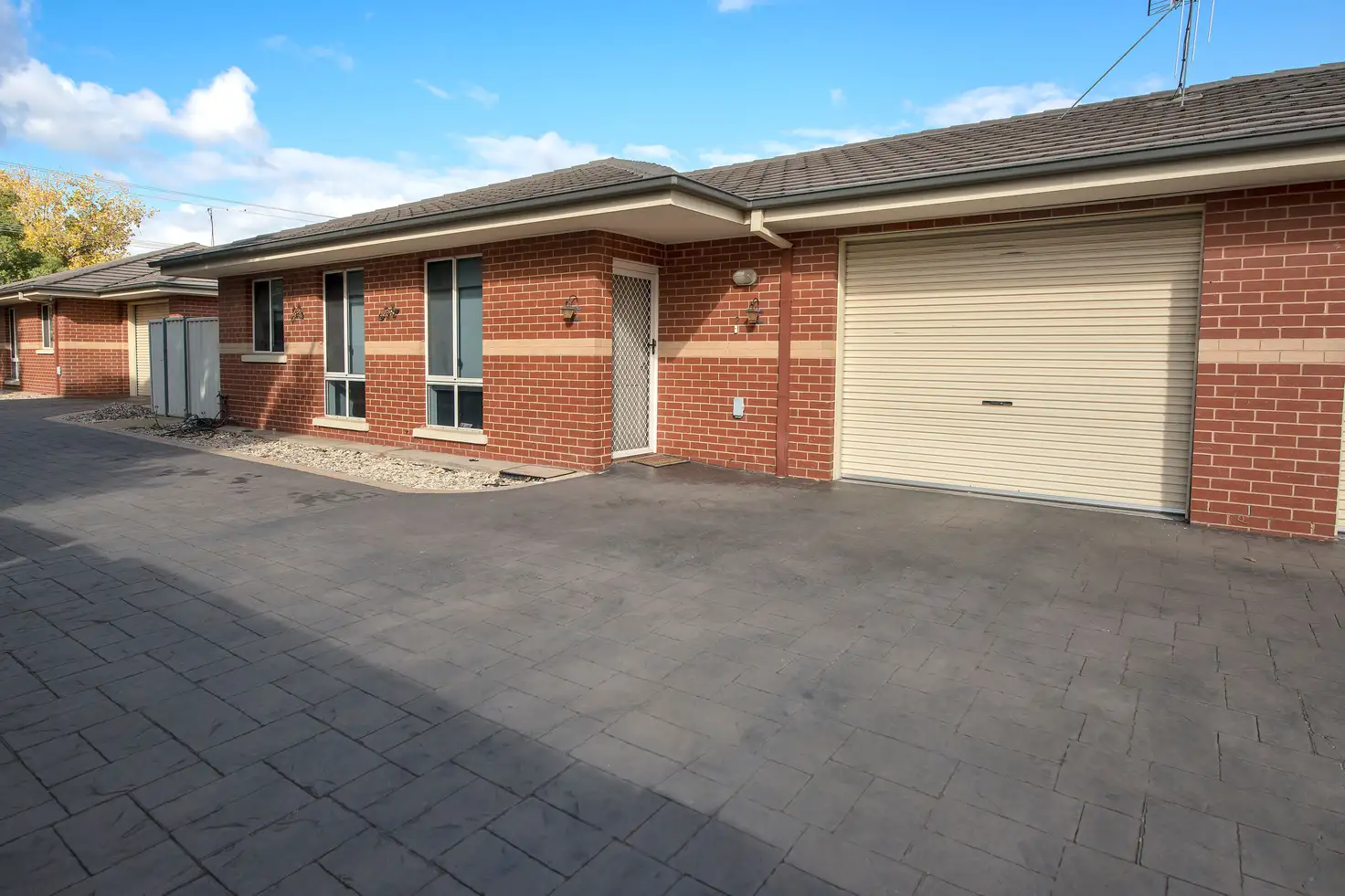 Main view of Homely unit listing, 2/82 Stradbroke Avenue, Swan Hill VIC 3585