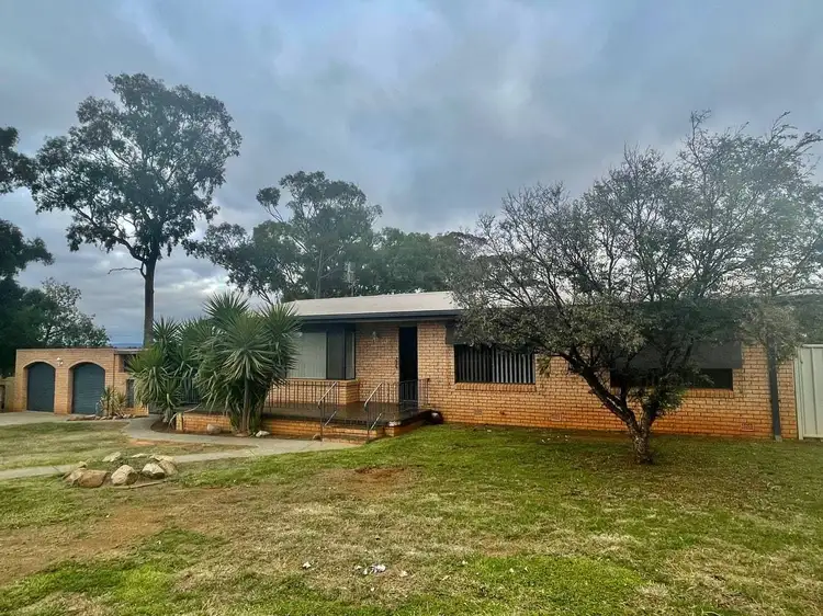 11 Hodges Street, Parkes NSW 2870