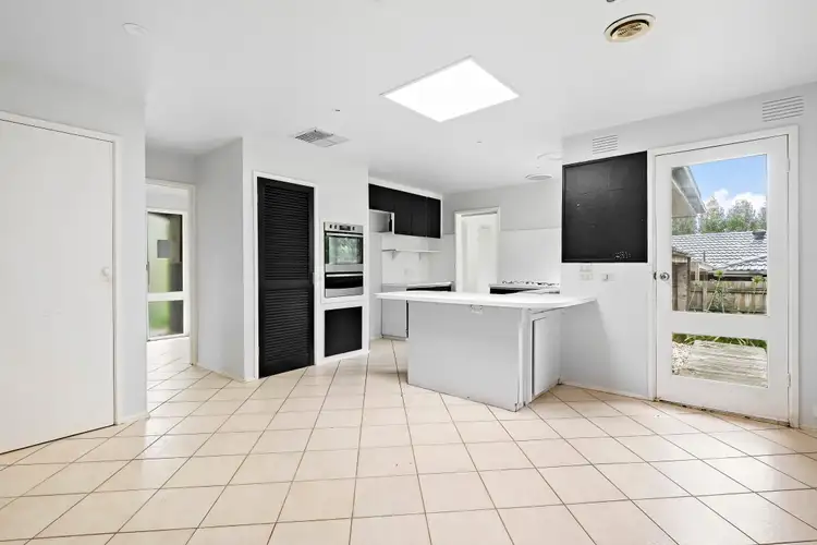 Fifth view of Homely house listing, 8 Dunraven Court, Frankston VIC 3199